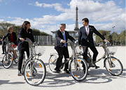 From L-R  President of the Regional Council of Ile-de-France Valerie Pecresse  Paris Mayor Anne Hidalgo  International Olympic Committee president Thomas Bach and French canoe champion and co-president of the Paris Olympic candidacy Tony Estanguet prepare to ride Velib bicycles at the Champ de Mars in Paris  France  October 2  2016     REUTERS Thomas Samson Pool - LR1ECA2123P5E