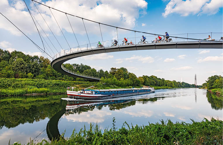Radwege Regionalverband Ruhr   metropole Ruhr RVR 23 07 2018 Die Erzbahntrasse - Touristische Radtour ueber alte Bahntrassen zwischen Bochum, Herne Wanne und Gelsenkirchen - Foto Volker Wiciok