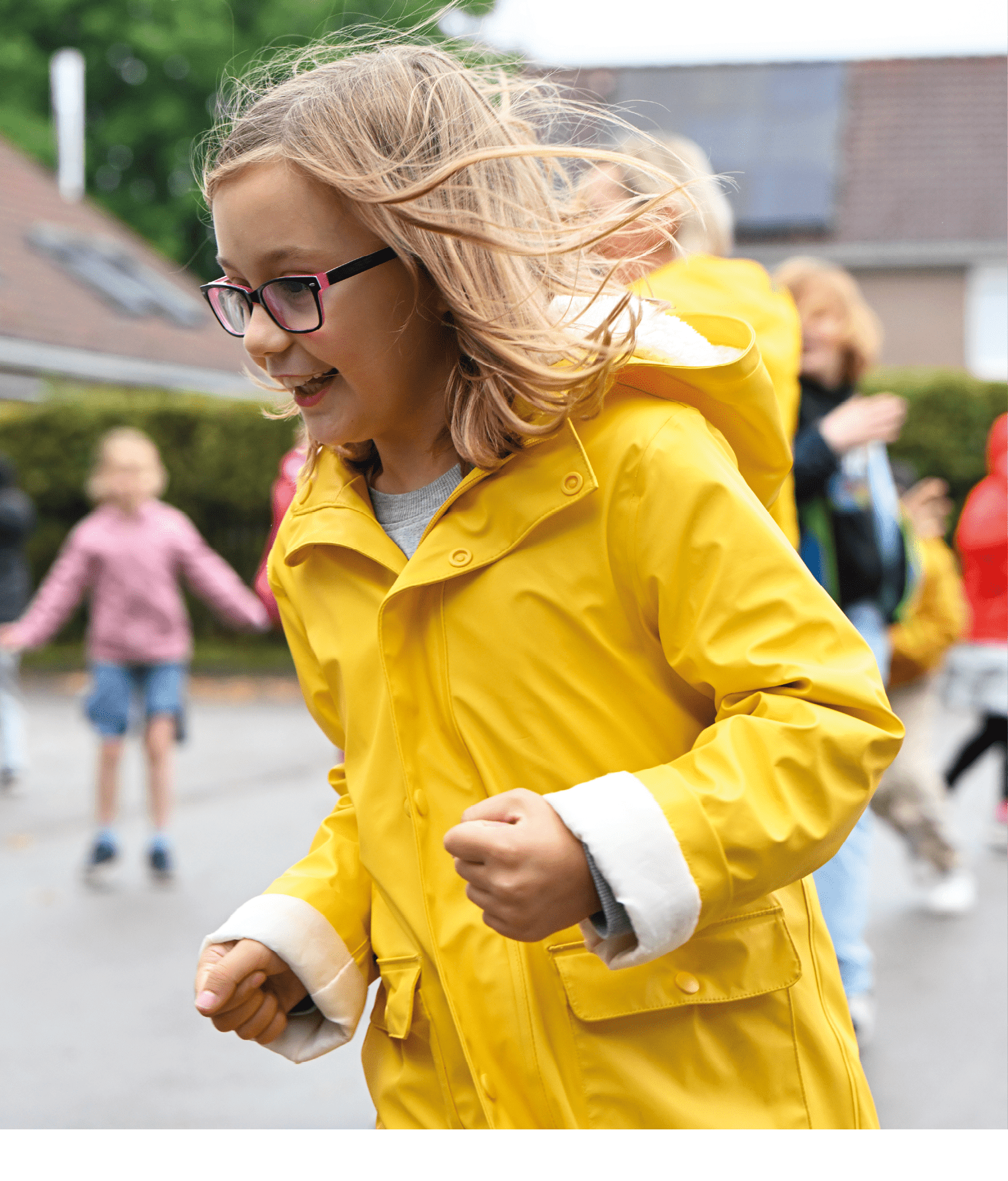 Aufmacher Titel Kinder durchlaufen spielerisch einen Bewegungsparcours beim Kibaz-Fest im Eifgen-Stadion