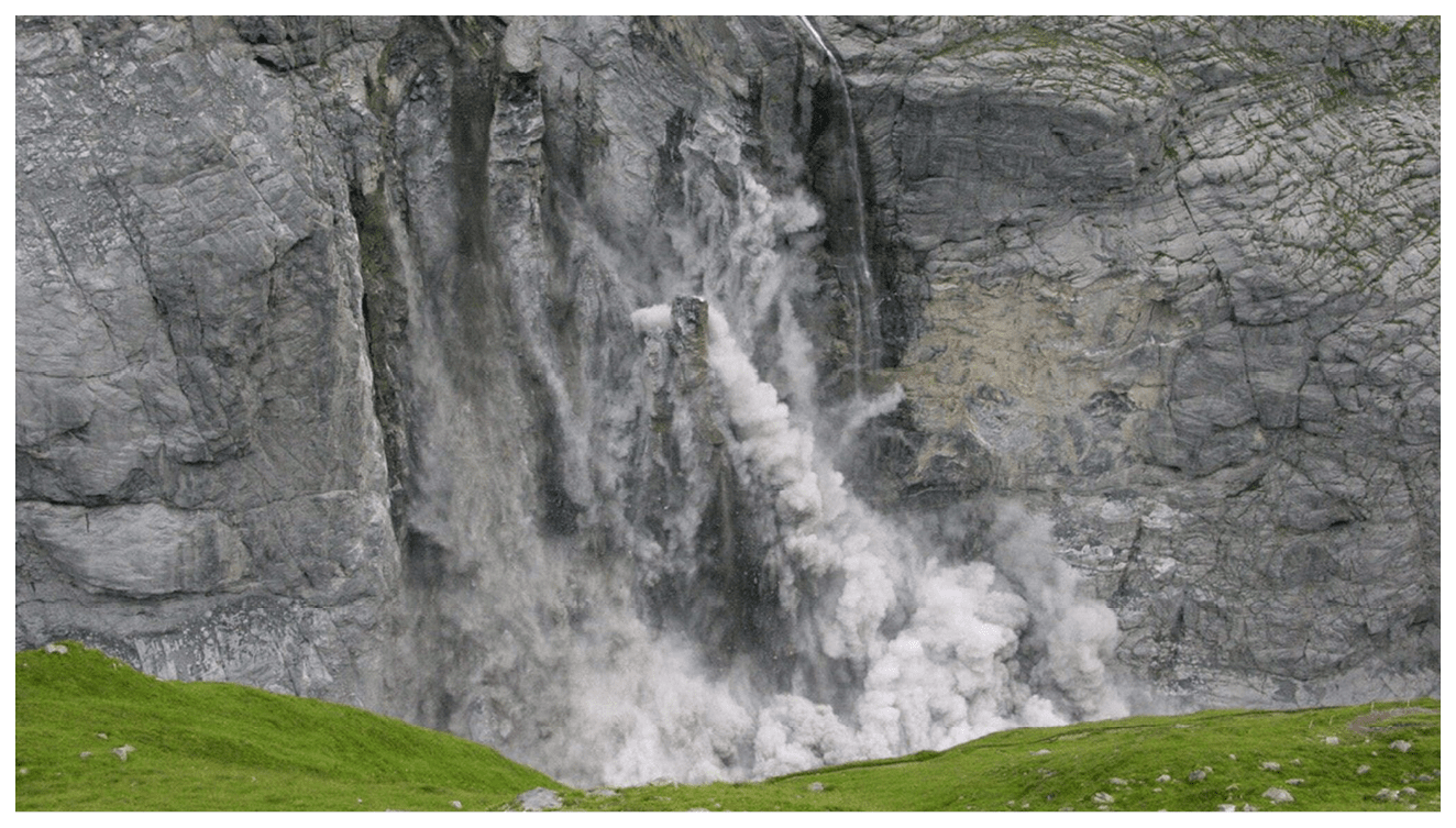 ARCHIV - Staubwolken ber dem Absturzgel nde Schlosslauenen oberhalb von Grindelwald, am Donnerstag, 13. Juli 2006. Selbst der h rteste Fels kann Risse bekommen. Und nach vielen Jahren vielleicht als Gesteins-Lawine hinabst rzen _ dann bewegt sich der Berg nach unten. Foto: EPA/BRUNO PETRONI BEST +++(c) dpa - Nachrichten f r Kinder+++