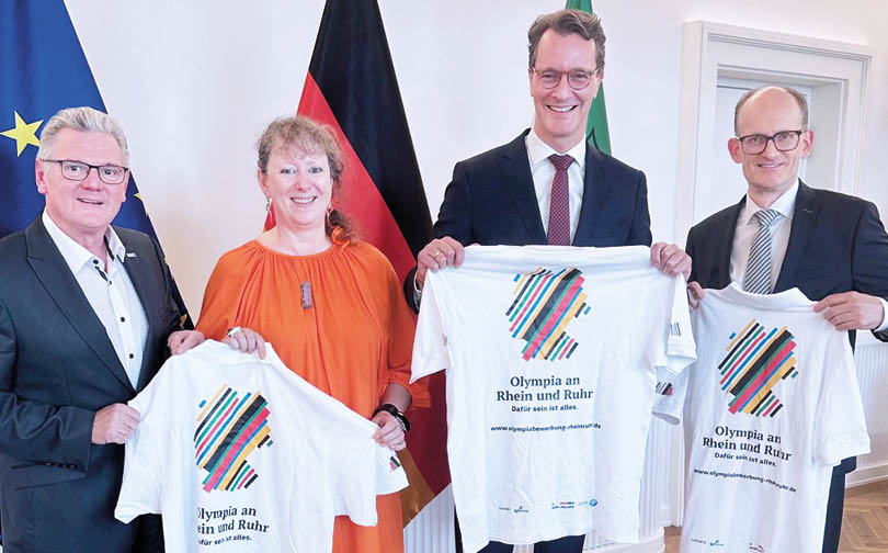 Links von Rechts: Stefan Klett (Pr sident LSB NRW), Andrea Milz (Staatssekret rin Sport und Ehrenamt), Hendrik W st (Ministerpr sident NRW) und Dr. Christoph Niessen beim Jahresgespr ch im Landtag