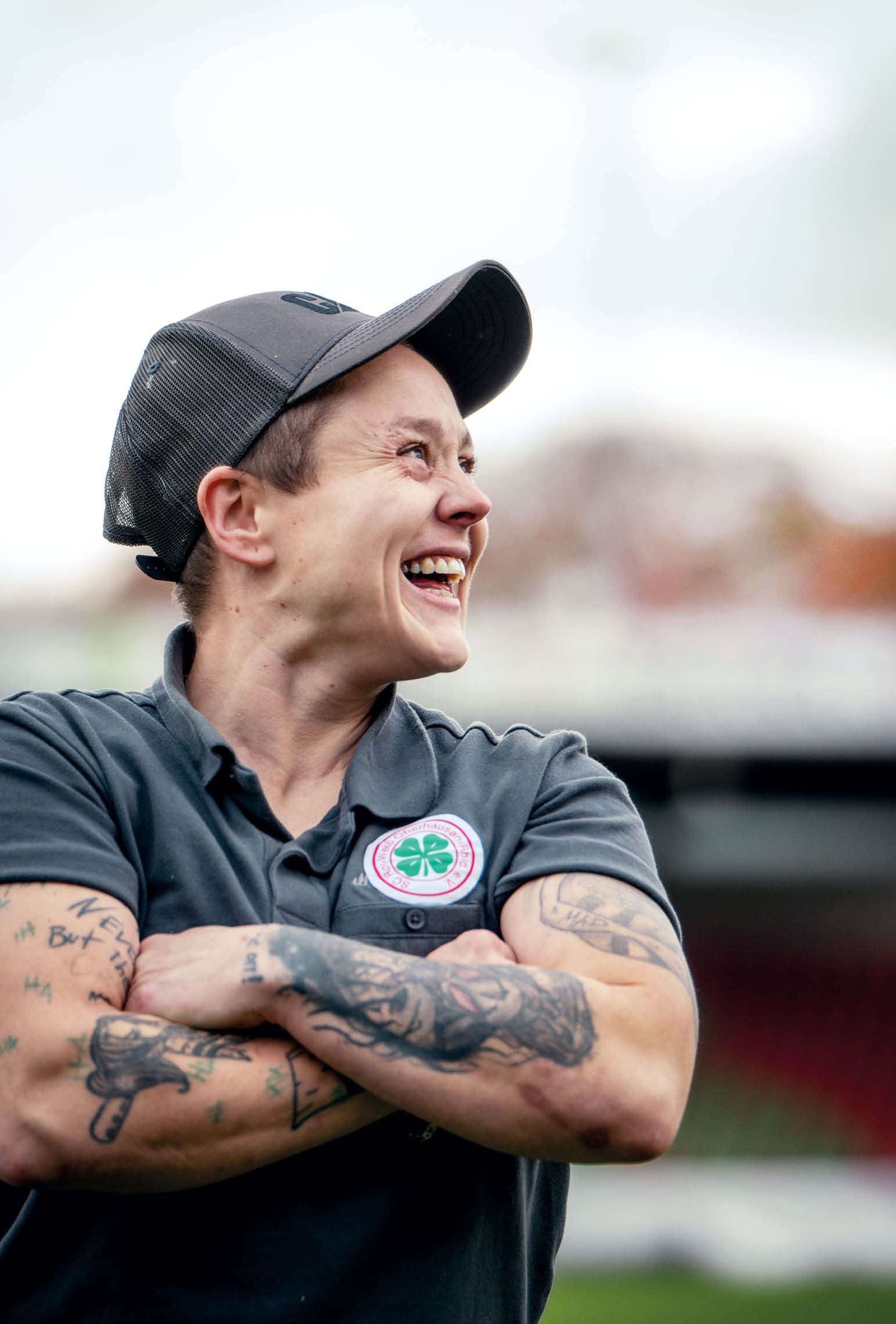 Cover der Wir im Sport zeigt eine Platzwartin